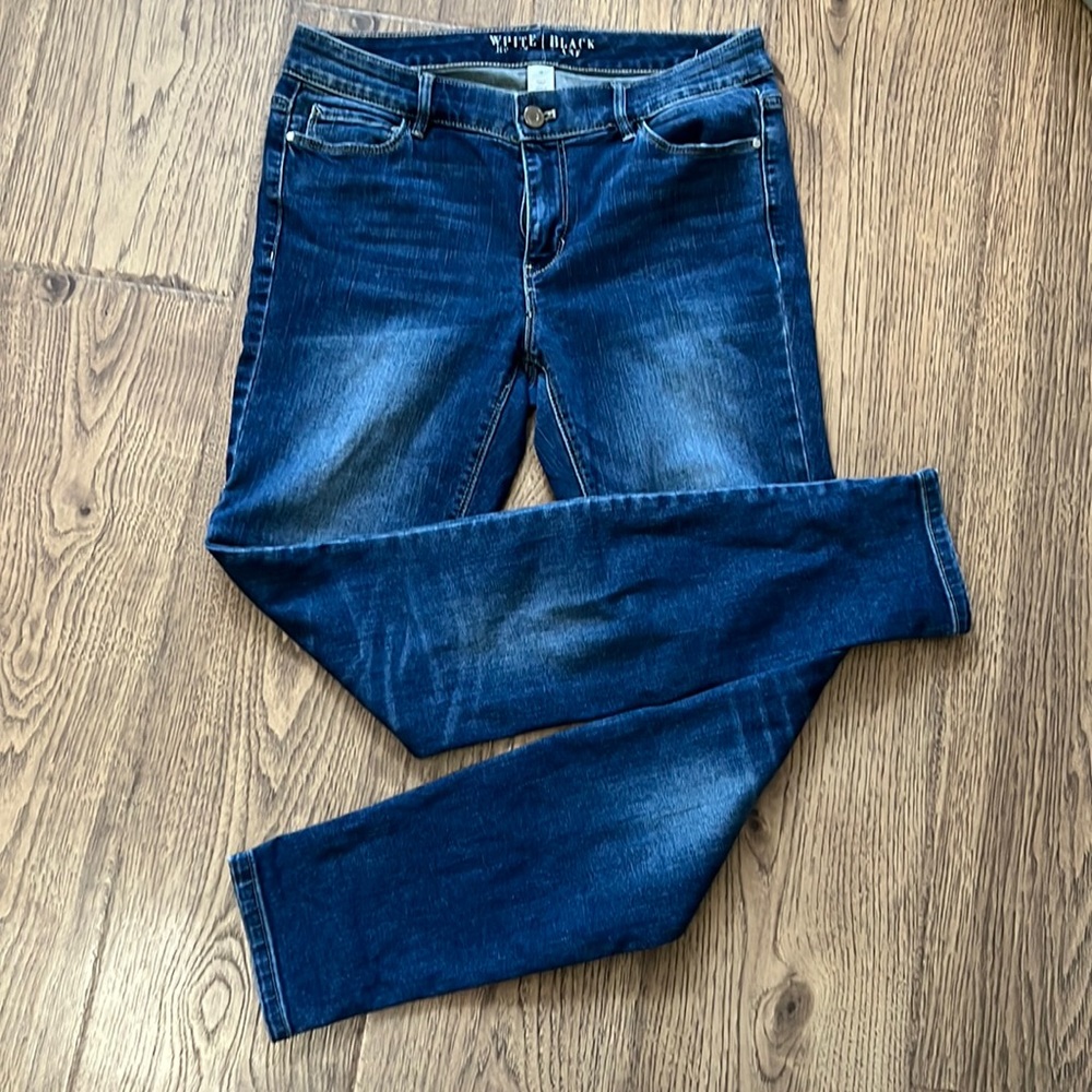 White House Black Market mid rise skinny Jean